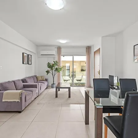 Apartment Downtown 2 Bedroom *