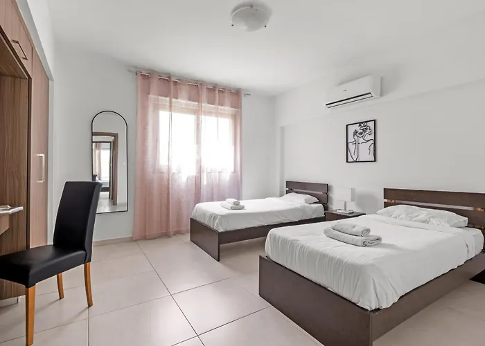 Downtown 2 Bedroom Λάρνακα