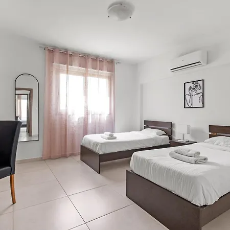 Downtown 2 Bedroom 拉纳卡